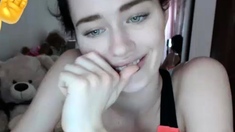 Amateur Webcam Teen Masturbates And Teases