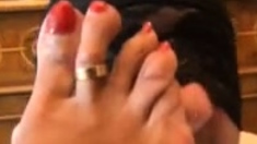 Mature Italian Woman Gets Her Toes Sucked