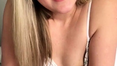 Amateur Webcam Cute Teen Plays Solo with Big Dildo