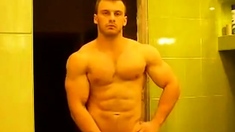 RUSSIAN BODYBUILDER STRIP AND CUM